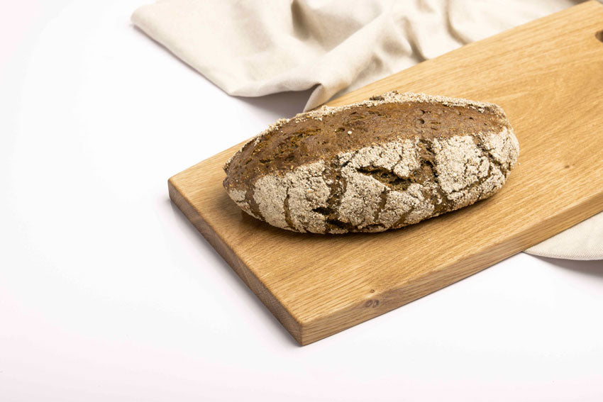 Unser Roggenbrot mit Spirulina. Außen knusprig, innen fluffig leichte Krume..