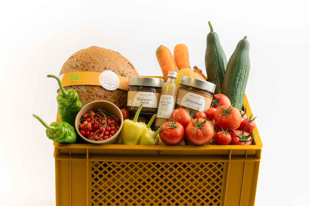 Gemüsekiste mit regionalen Lebensmittel. Auch erhältlich im Bio-Lieferserice.