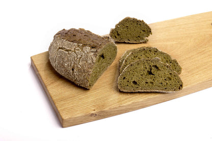 Unser Algenlaibchen aus Roggenmehl hergestellt und mit der grünen Spirulina verfeinert 