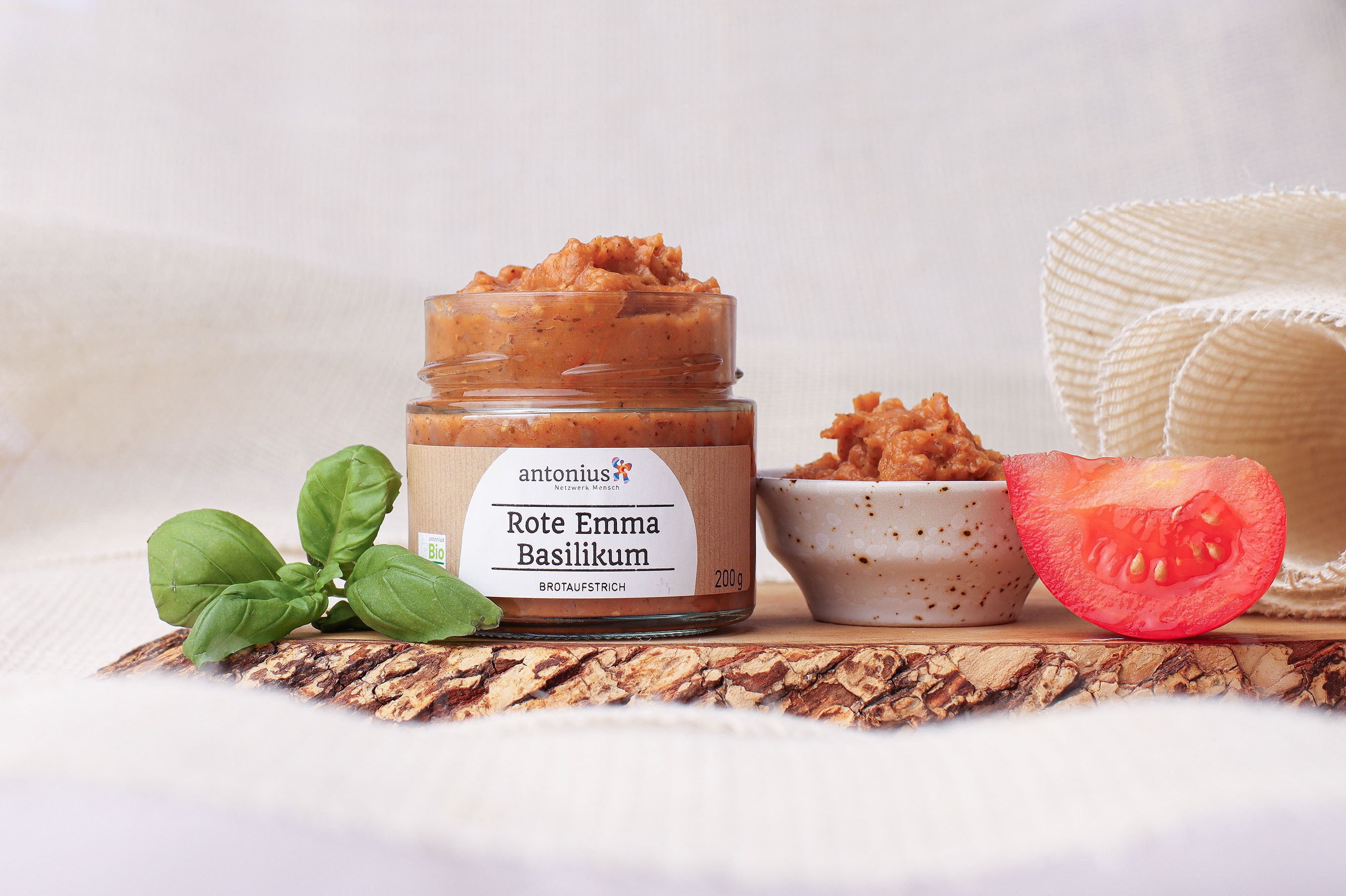 Emmer-Brotaufstrich "Rote Emma Basilikum" – antonius : gemeinsam Mensch Emmer-Brotaufstrich "Rote Emma Basilikum" – antonius : gemeinsam Mensch