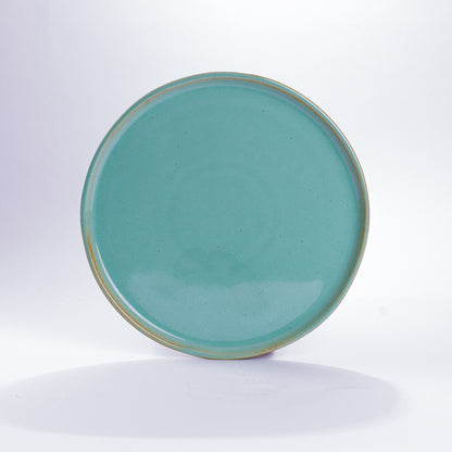 Unserer runder Keramikteller in der größten Größe mit einem Durchmesser von 29 Zentimeter. In der Farbe Irish-Moos und aus Steinzeug-Keramik. Aus unserer nachhaltigen Töpferei selbst getöpfert und mit handaufgetragener Glasur gebrannt.