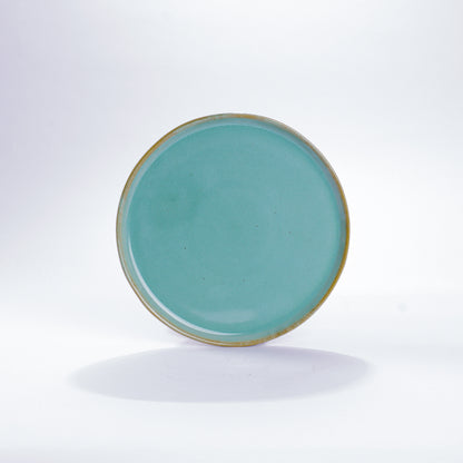 Unserer runder Keramikteller in der kleinsten Größe mit einem Durchmesser von 22 Zentimeter. In der Farbe Irish-Moos und aus Steinzeug-Keramik. Aus unserer nachhaltigen Töpferei selbst getöpfert und mit handaufgetragener Glasur gebrannt.