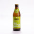 Eine Flasche vom hauseigenen Bio-Bier Frauenberger Frohnatur. Eine braune Glasflasche, verschlossen mit einem goldenen Kronkorken, mit der Füllmenge 0,33l und einem grünen Etikett. Darauf am Flaschenhals die Aufschrift Fuldaer Spezialitäten. Unten Frauenberger Frohnatur - Bio Natur Radler.