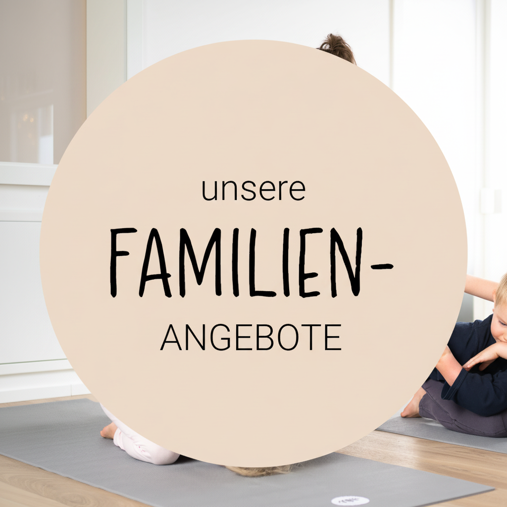 im Hintergrund sieht man Kinder beim Yoga und davor einen beigen Kreis auf dem steht: unsere Familien-Angebote