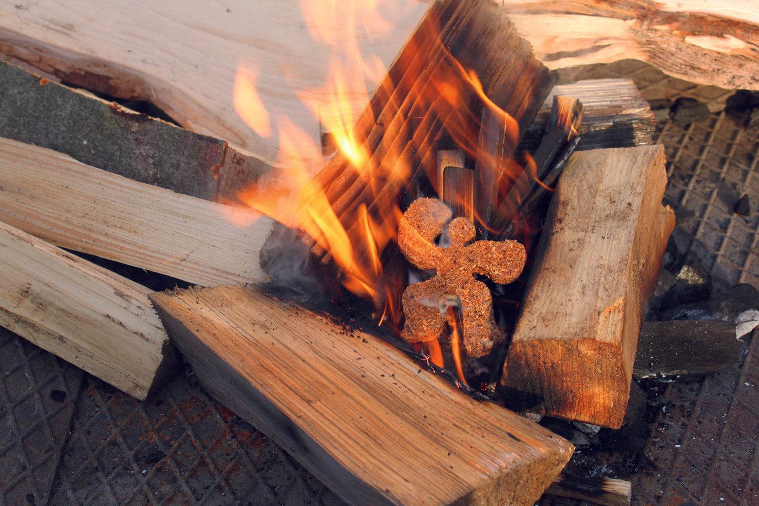 Feuer- und Grillkohleanzünder