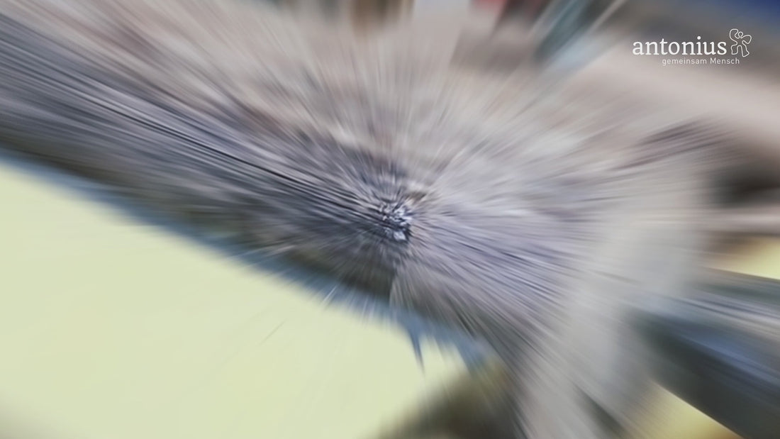 Video zur Herstellung unserer Keramik. Sie wird selbst gemischt, selbst getöpfert und selbst verfeinert von uns.