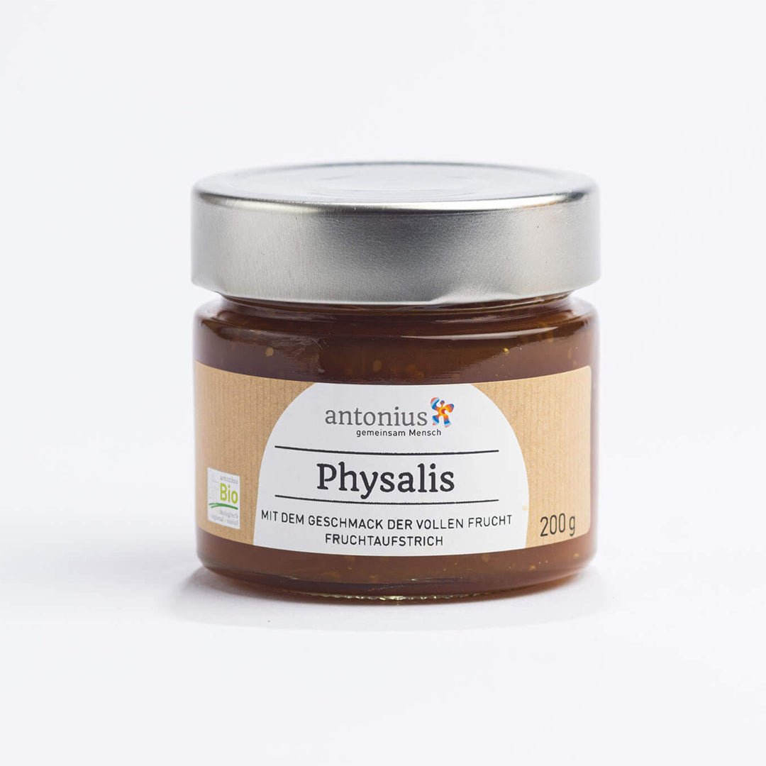 Ein mit einem Metalldeckel verschlossenes Glas mit Physalis-Fruchtaufstrich. Das Etikett beinhaltet Informationen zur Füllmenge und die Aufschrift &quot;Physalis, mit dem Geschmack der vollen Frucht&quot;.